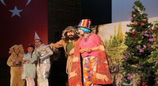 Balıkesir Edremit'te çocuklara tiyatro şöleni
