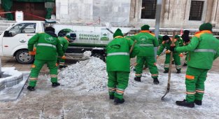 Bursa Osmangazi'de kar mesaisi sürüyor