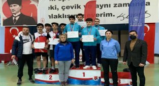 Bursa Osmangazili Badmintoncular yeniden zirvede