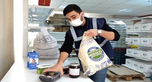 Gaziantep Büyükşehir engelli ve yaşlılara erzak yardımı yapıyor