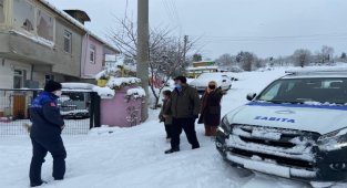Hasta çocuğun yardımına zabıta koştu