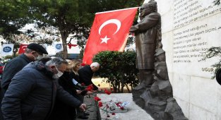 İzmir Karabağlar Uğur Mumcu'yu özlemle andı