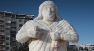 Kardan 'Kral Tarhunza' heykeli büyük ilgi görüyor