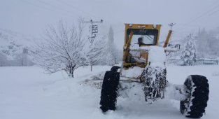 Kayseri Büyükşehir, tipiden dolayı kapanan 83 kırsal mahalle yolunu açtı