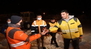 Kayseri Kocasinan'da kar temizleme çalışmaları devam ediyor