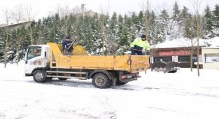 Kocaeli Gebze'de otoparklar kardan temizleniyor