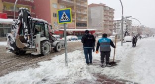 Malatya'da karla mücadele devam ediyor