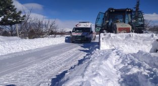 Malatya'da karla mücadele devam ediyor