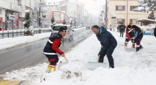 Nevşehir'de karla mücadele devam ediyor