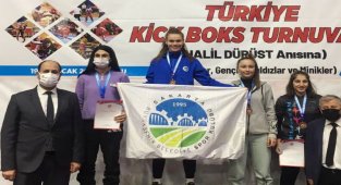 Sakarya'da Büyükşehir Kick Boks takımından 3 madalya