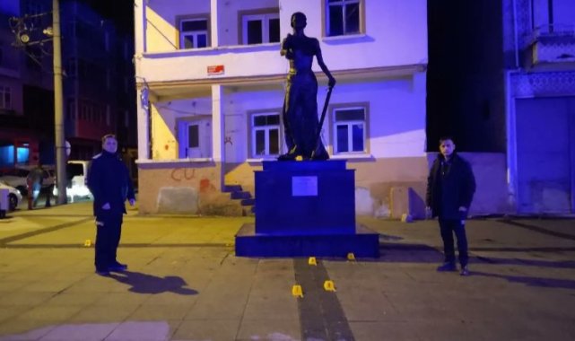 Adalet Anıtı'na saldıran kişi tutuklandı