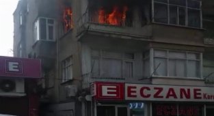 Adıyaman'da metruk binada yangın