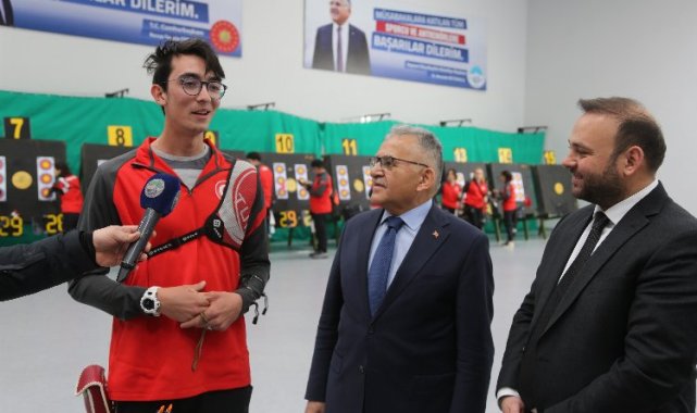 Başkan Büyükkılıç, Kayseri'de kamp yapan Okçuluk Milli Takımı'nı ziyaret etti