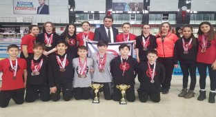 Bursa'da Macide Gazioğlu Kükürtlü Ortaokulu geleneği bozmadı