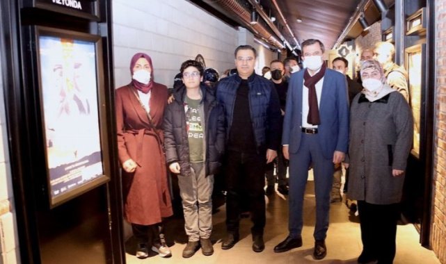 Bursa Gürsu'da şehit yakınları ve gaziler 'Kesişme'yi izledi