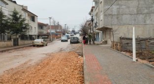 Bursa İnegöl Huzur Mahallesi'nde eksik kaldırımlar tamamlanıyor