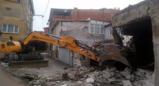 Bursa Osmangazi'de 'metruk' yıkım