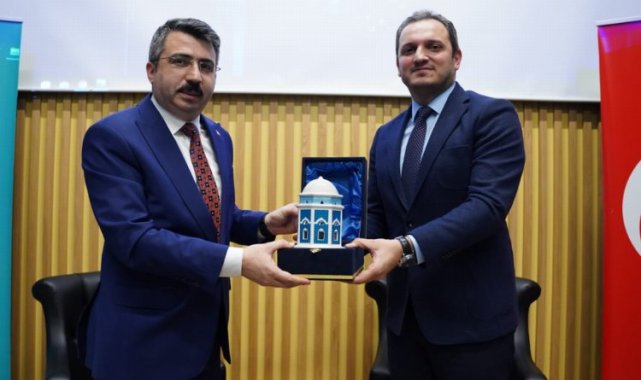 Bursa Yıldırım'da RTÜK Yardımcısı Uslu dijital çağı konuştu