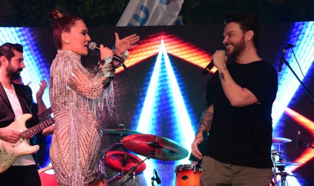 Demet Akalın, Sinan Akçıl'la Uludağ'da düet yaptı