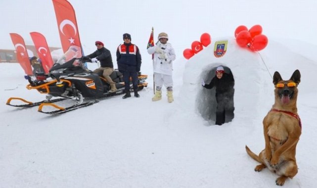 Hakkari'de iglolar kar festivalini renklendirdi