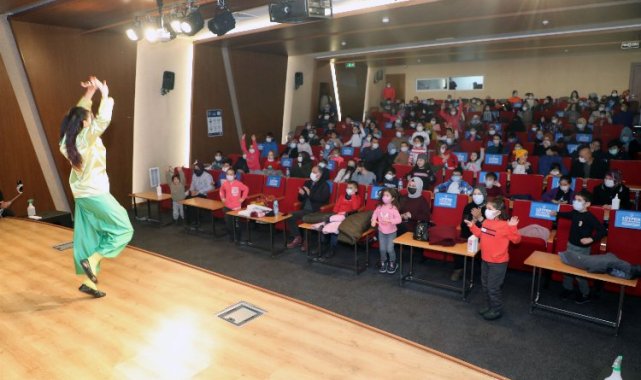 Kayseri Talas'ta çocuklara tiyatro hediyesi