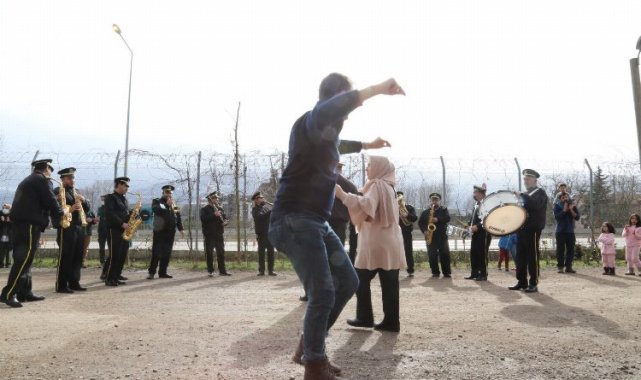 Kocaeli Büyükşehir Bandosundan kampçılara sürpriz