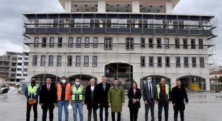 KUŞADASI BELEDİYESİ YENİ HİZMET BİNASINA KAVUŞUYOR
