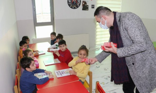 Manisa Büyükşehir'in miniklerine tatlı sürpriz