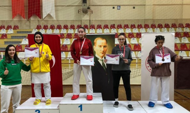 Manisalı karateciler, Denizli'de 5 madalya kazandı