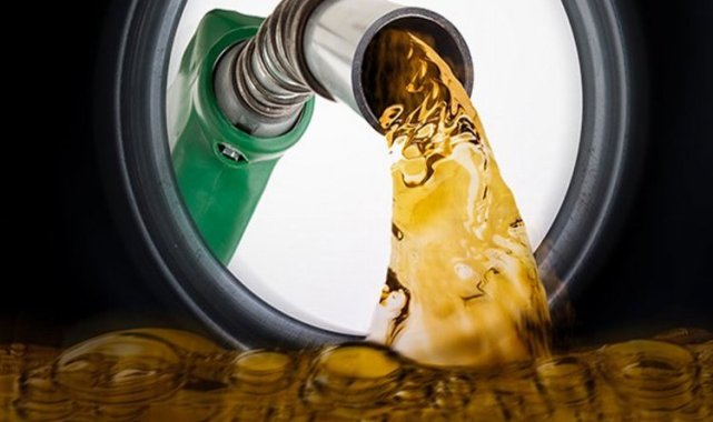 Motorinin ardından benzine de 71 kuruş zam geldi