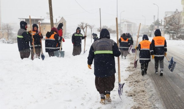 Nevşehir Belediye kar mesaisinde