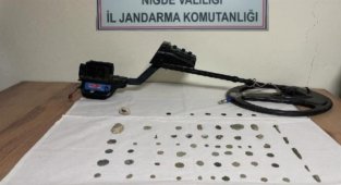 Niğde'de tarihi eser kaçakçıları jandarmadan kaçamadı