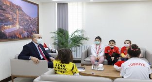 Satranç Şampiyonasında dereceye giren Öğrencilerden Vali Demirtaş'a Ziyaret