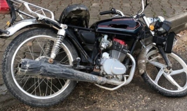 Servis minibüsü İle motosiklet çarpıştı 1 yaralı