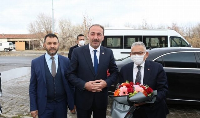 Tomarza'dan Büyükkılıç'a pankartlı teşekkür