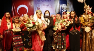 8 MART DÜNYA EMEKÇİ KADINLAR GÜNÜ DEFİLESİ DÜZENLENDİ 