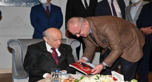 Bahçeli'ye Manisa'ya yapılan hizmetler anlatıldı