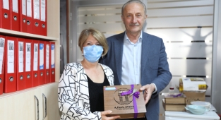 BAŞKAN ATABAY 8 MART'TA KADIN PERSONELLERİNİ UNUTMADI