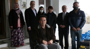 BAŞKAN ÇERÇİOĞLU TEKERLEKLİ SANDALYE TALEBİNİ YERİNE GETİRDİ