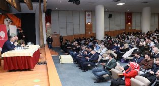 Bursa'da liseliler münazarada karşı karşıya geldi