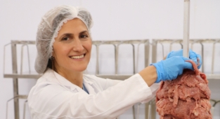 DÖNER SEKTÖRÜNÜN ‘ABLA’SI OLMAYI KABULLENDİM…