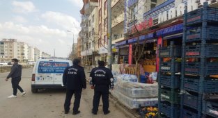 Gaziantep'te zabıta ekipleri kaldırımları denetliyor