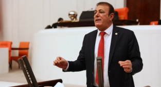 “Herkes isyanda, sizler oturuyorsunuz”