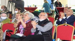 İBB'den yaş almışlara teknoloji hediyesi