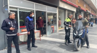 KUŞADASI’NDA POLİS VE ZABITADAN MOTOSİKLET DENETİMİ