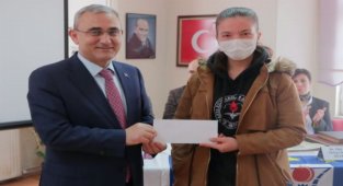 Kütahya'da Başkan Işık en fazla kitap okuyan öğrencileri ödüllendirdi