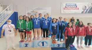 Manisa Belediyespor'un yüzücüleri madalyaya kulaç attı