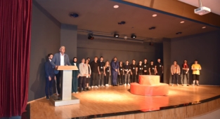 “Aile İçi İletişim” konulu tiyatro-konferans beğeniyle izlendi