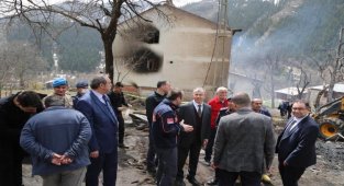 Artvin Şavşat'ta 6 ev yandı; 1 ölü, 1 kayıp