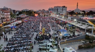 ATATÜRK KENT MEYDANI’NDA İFTAR PROGRAMI